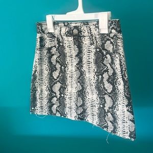 s 🏷️ tinseltown snakeskin skirt